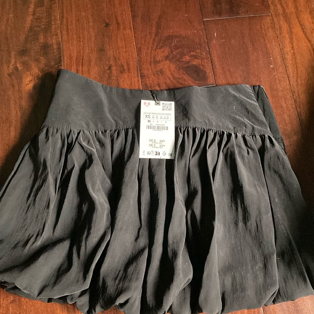 Zara Black balloon skort